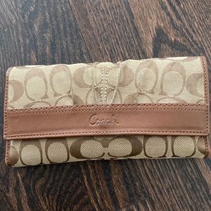 Authentic Coach ladies trifold wallet - excellent condition